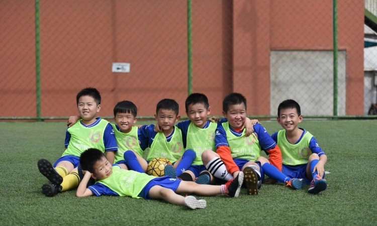 武汉小学生足球培训班