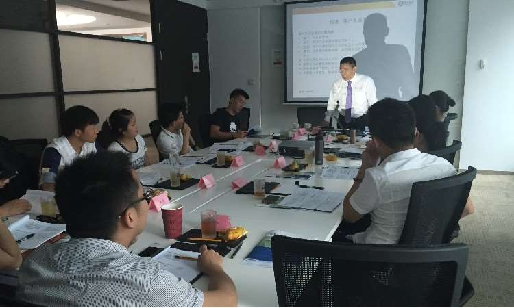 宫同昌老师正在上海讲授《客户关系管理与大数据》