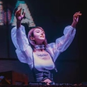 DJ Mia