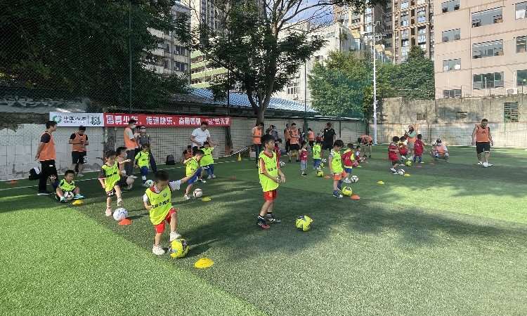 深圳4-12岁少儿足球兴趣班