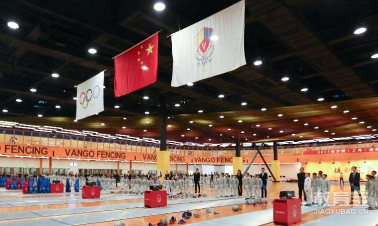 万国体育上海个人击剑比赛现场