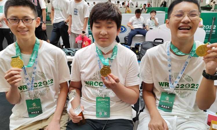 20青岛创未来机器人俱乐部22.8世界机器人大赛获奖选手